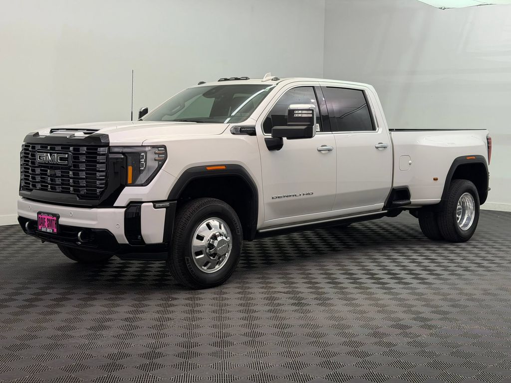 White Frost Tricoat 2025 GMC Sierra 3500HD Pickup Truck Four-Wheel Drive Automatic