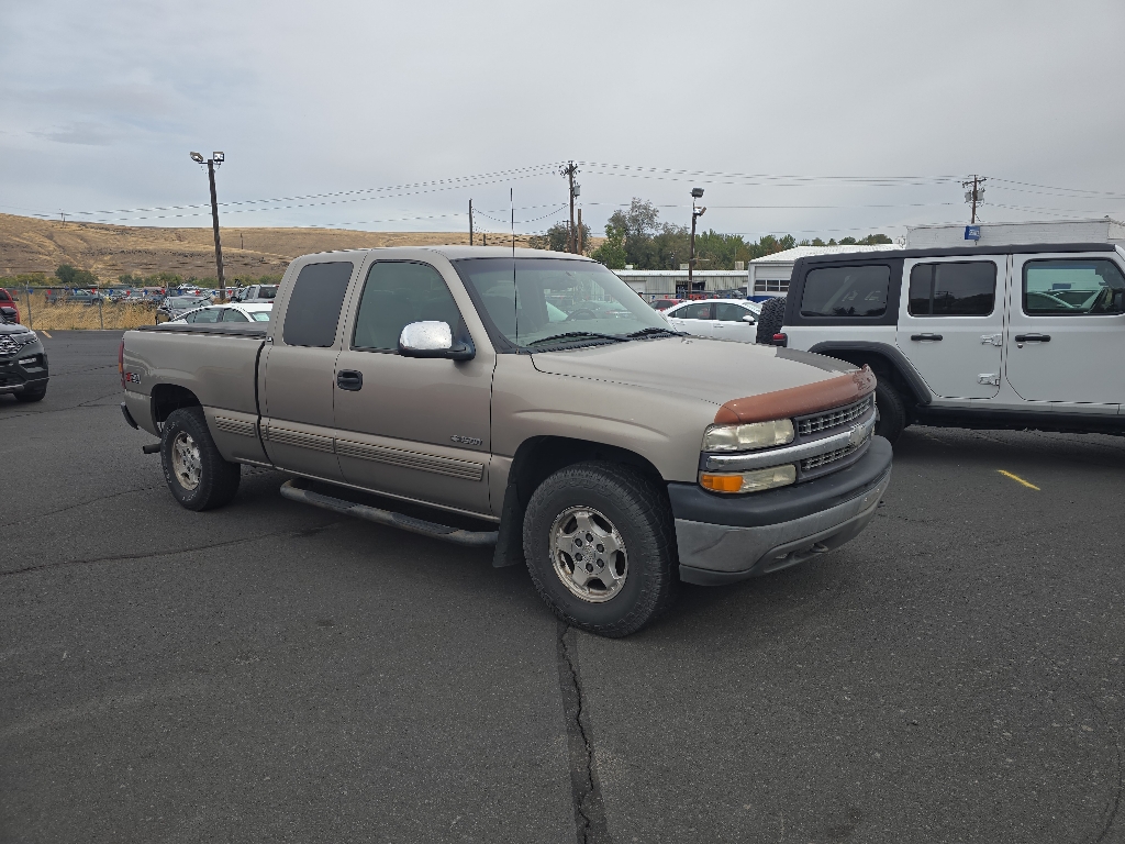 Light Pewter Metallic 2002 Chevrolet Silverado 1500 Pickup Truck Four-Wheel Drive 4-Speed Automatic