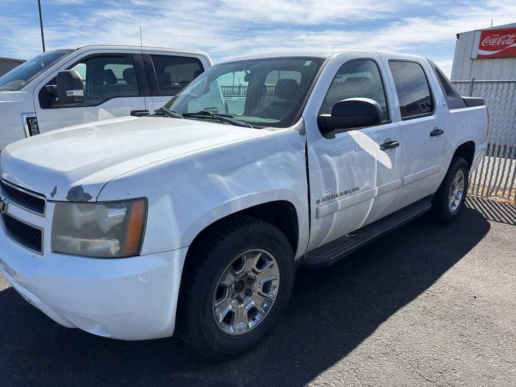 Summit White 2009 Chevrolet Avalanche LS 4WD Pickup Truck Four-Wheel Drive 6-Speed Automatic