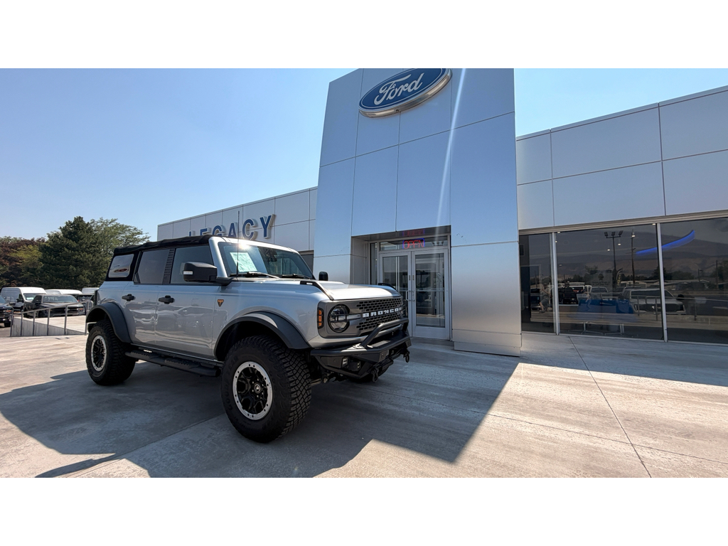 Iconic Silver Metallic 2022 Ford Bronco SUV / Crossover Four-Wheel Drive Automatic