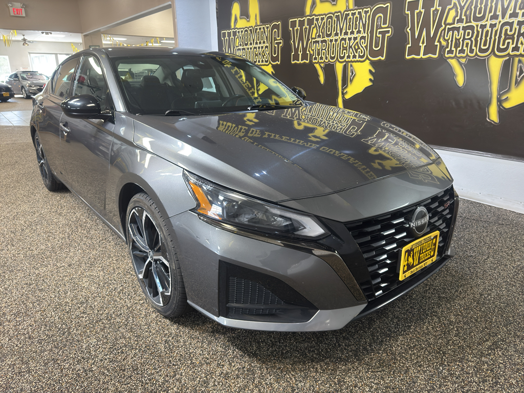 2023 Nissan Altima 2.5 SR photo 4