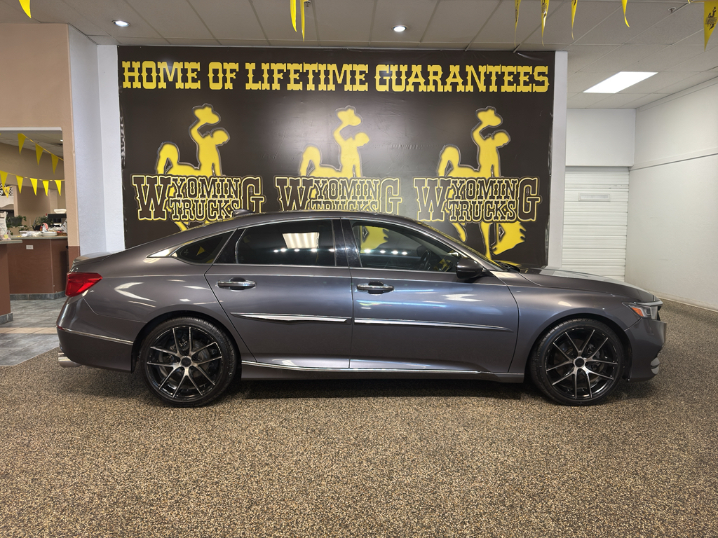 2018 Honda Accord 2.0T Touring Auto's photo