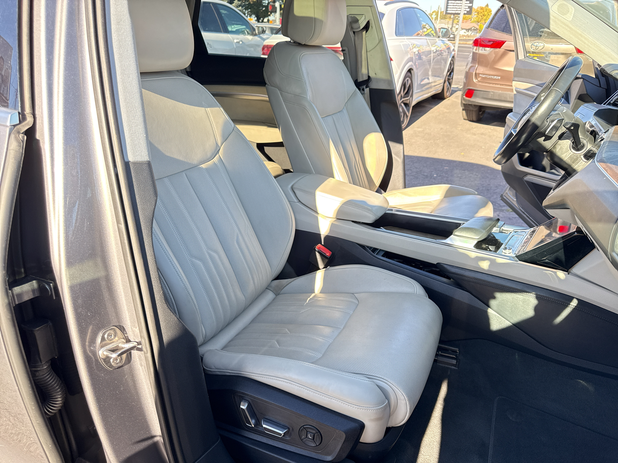 2019 Audi e-tron Prestige