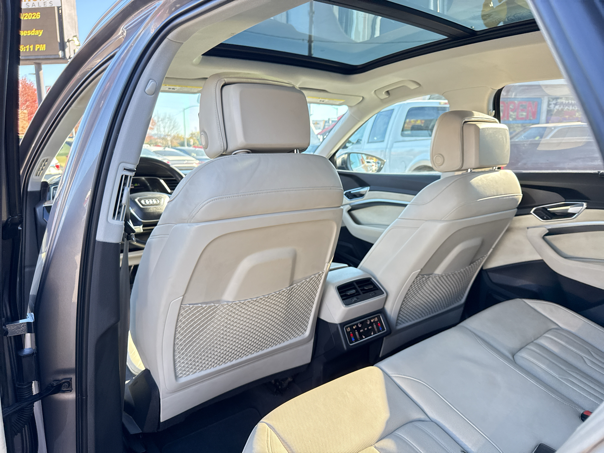 2019 Audi e-tron Prestige