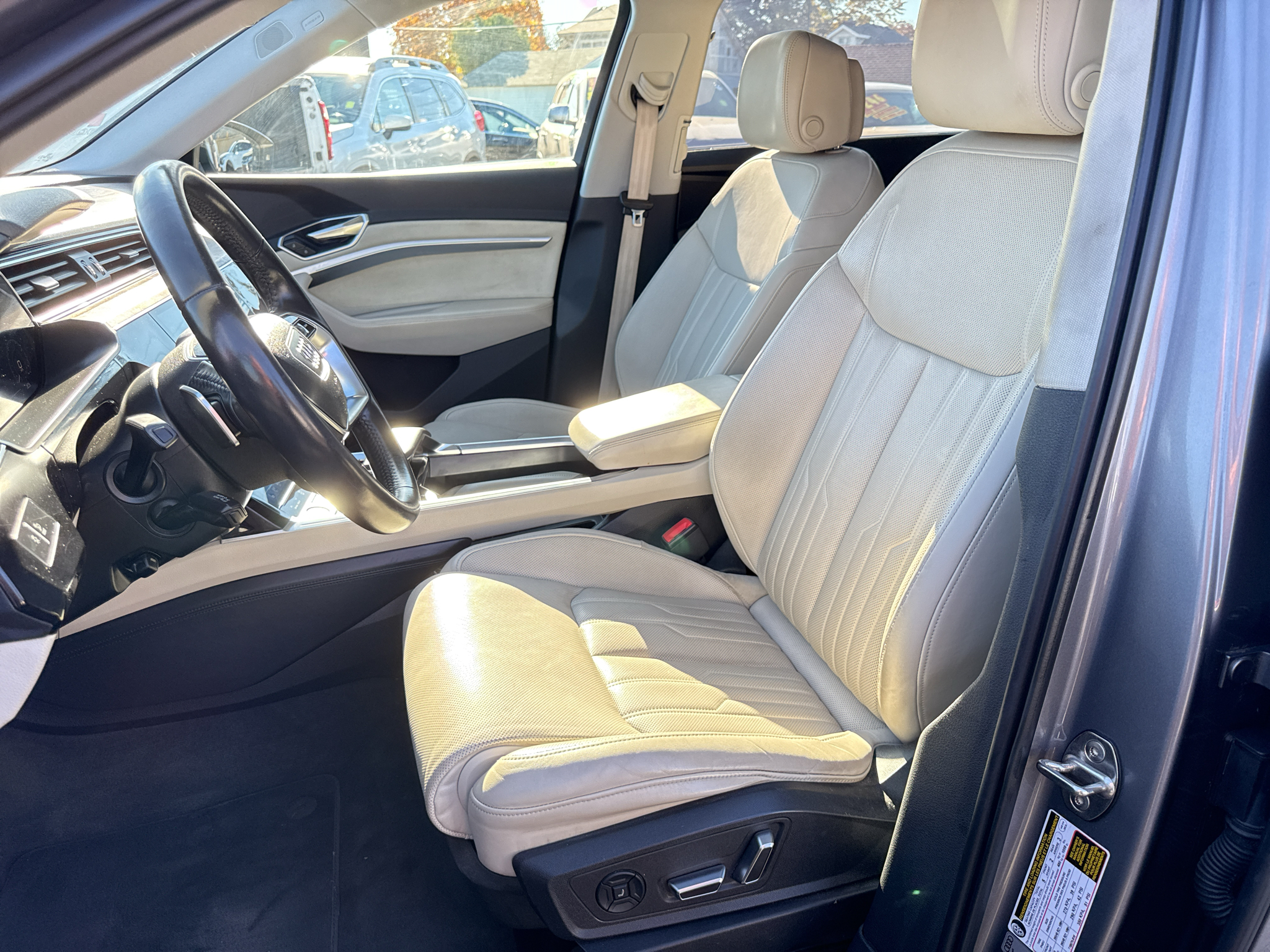 2019 Audi e-tron Prestige