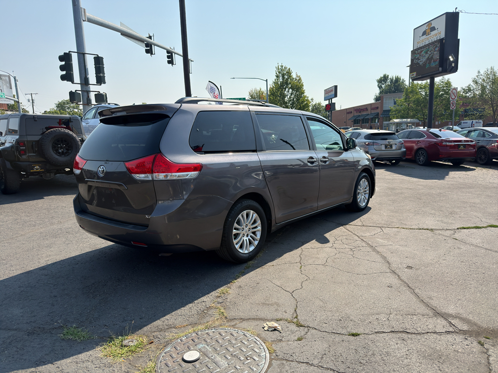 2011 Toyota Sienna XLE