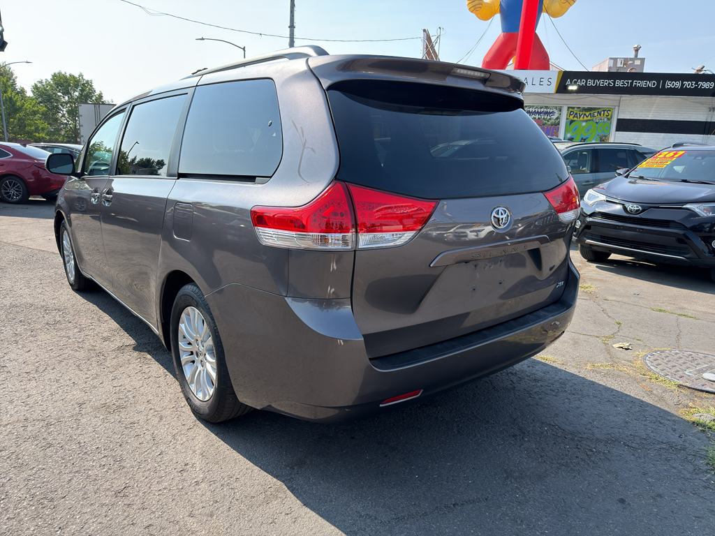 2011 Toyota Sienna XLE