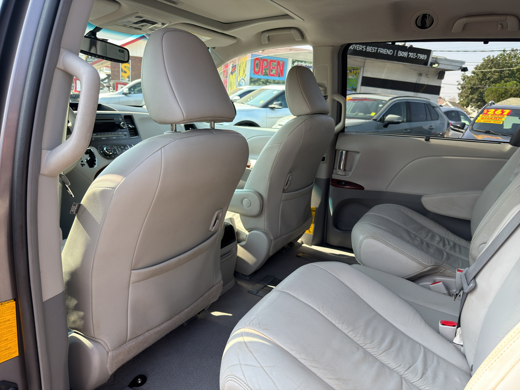 2011 Toyota Sienna XLE