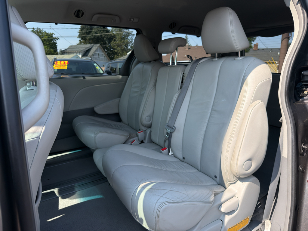 2011 Toyota Sienna XLE