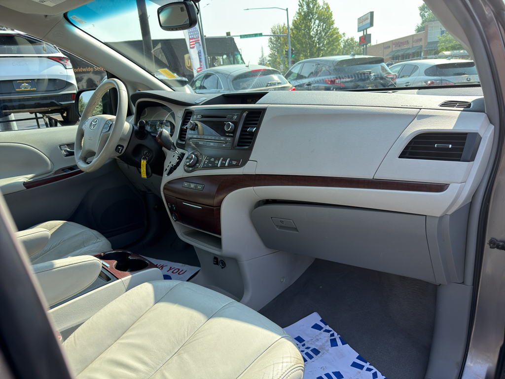 2011 Toyota Sienna XLE