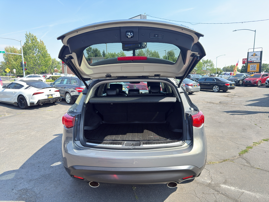 2016 INFINITI QX70