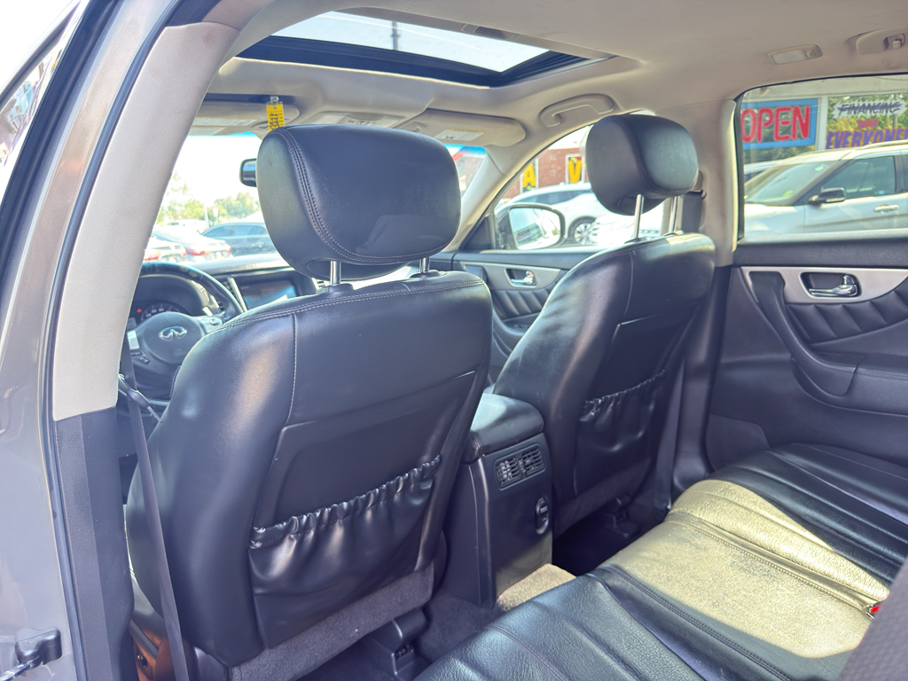 2016 INFINITI QX70