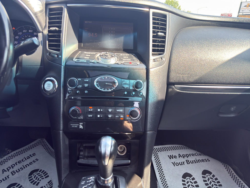 2016 INFINITI QX70