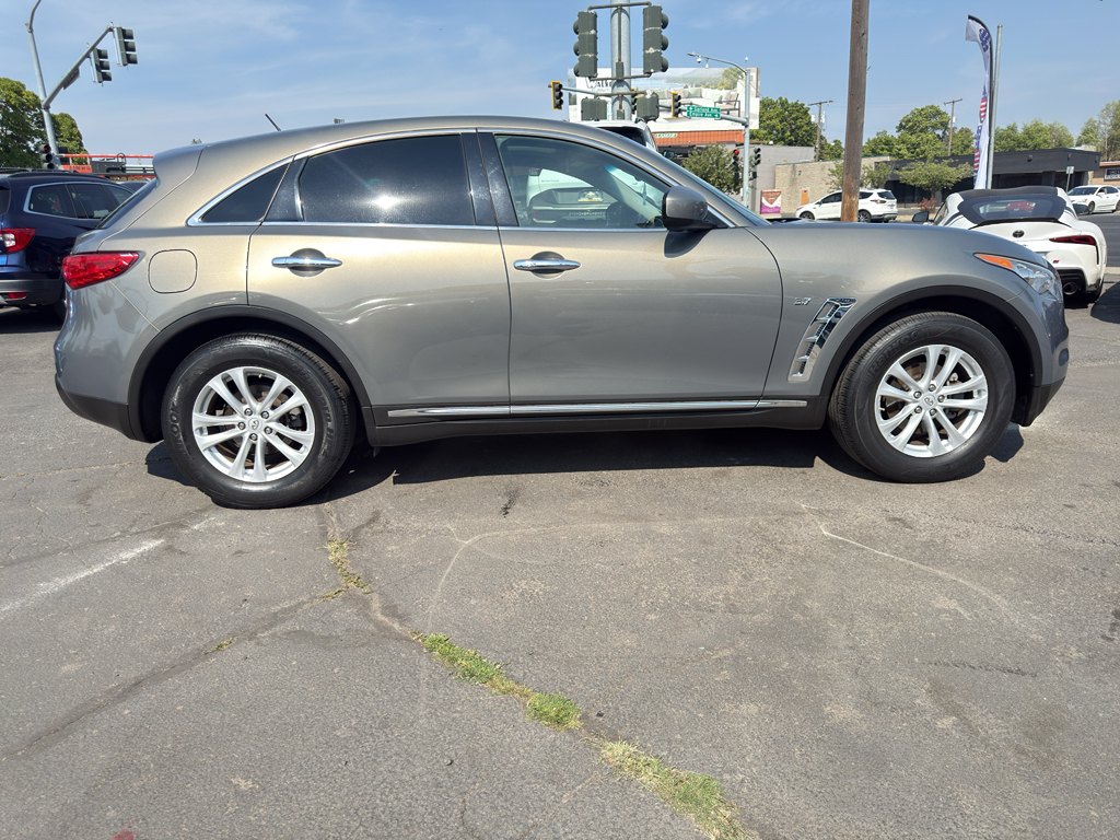 2016 INFINITI QX70