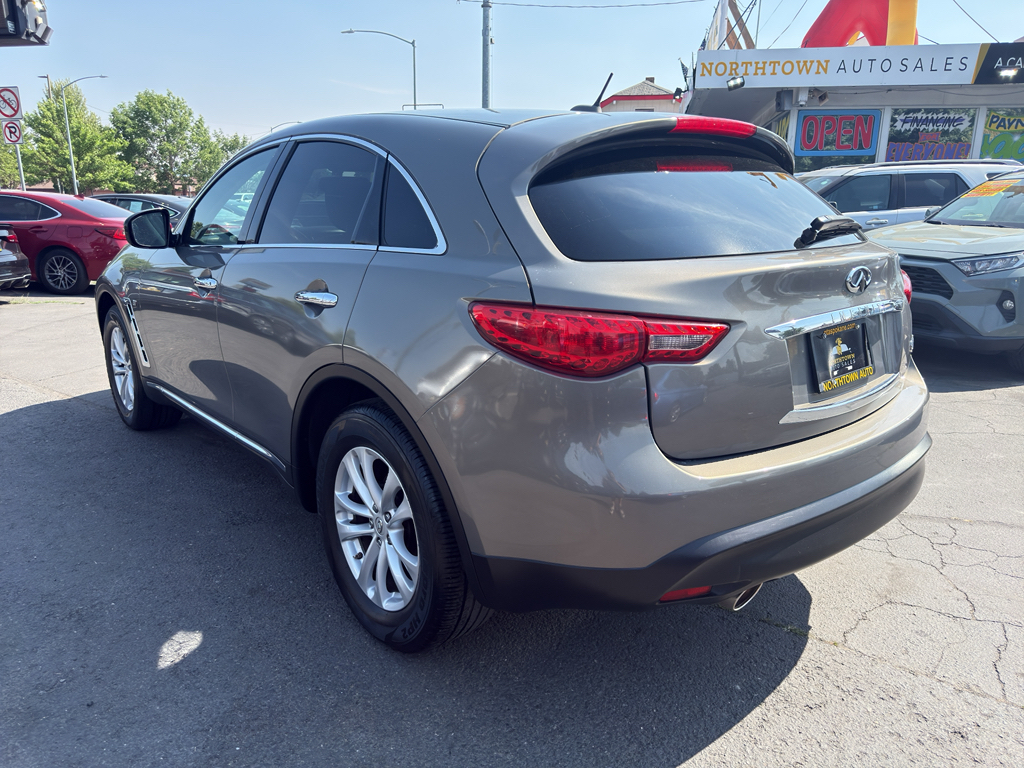 2016 INFINITI QX70