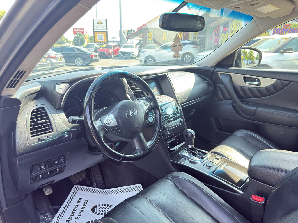2016 INFINITI QX70