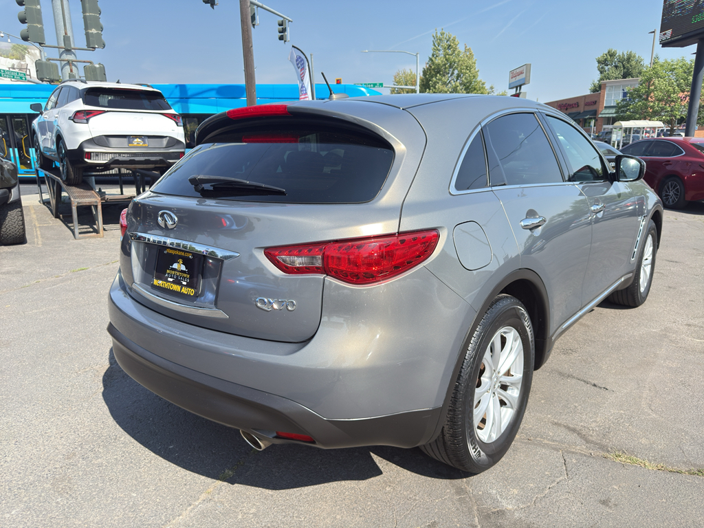 2016 INFINITI QX70