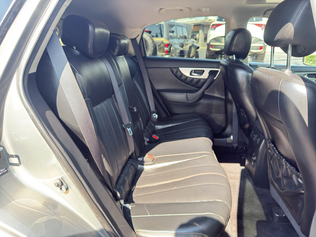 2016 INFINITI QX70