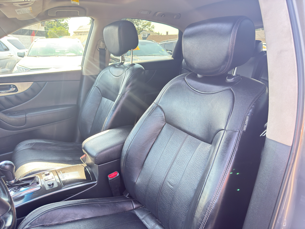2016 INFINITI QX70