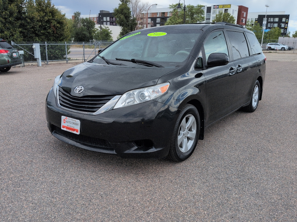 2011 Toyota Sienna E grade