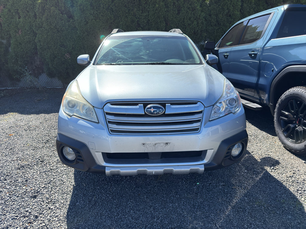 2013 Subaru Outback 2.5i Limited photo 2