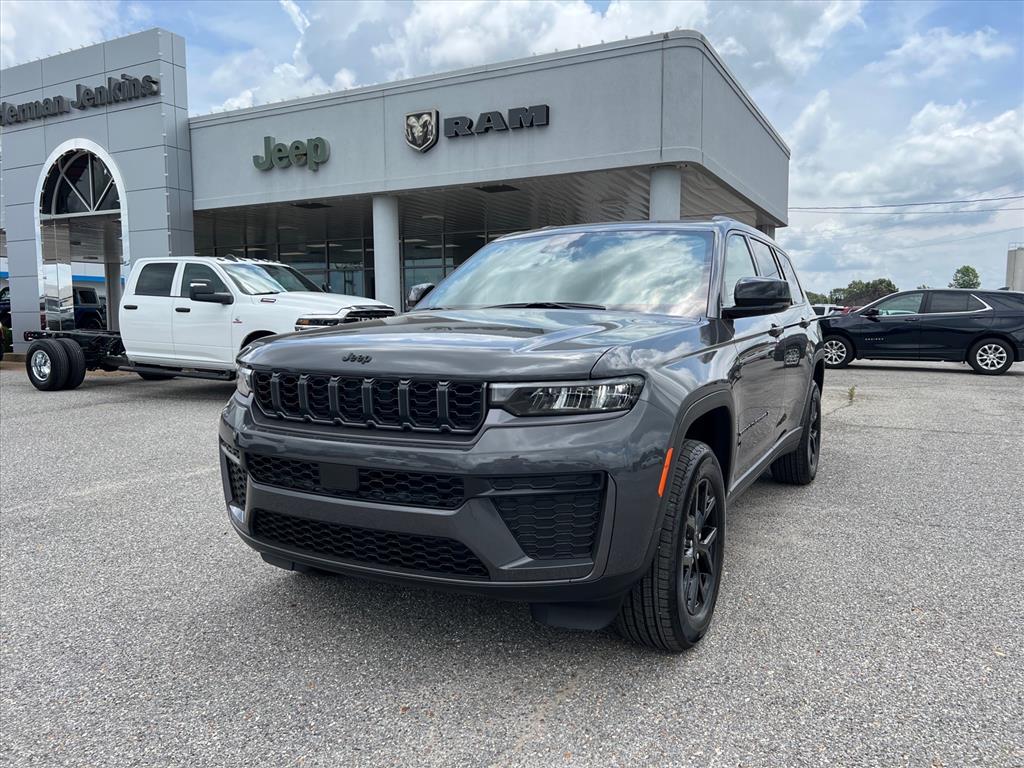 2026 Jeep Grand Cherokee L Laredo Altitude