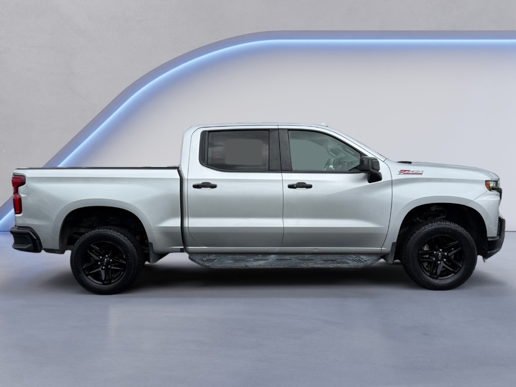 2021 Chevrolet Silverado image 2