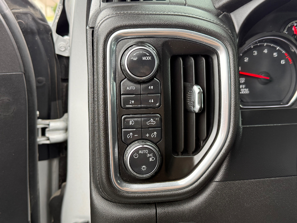 2021 Chevrolet Silverado image 32