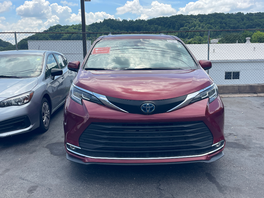 2021 Toyota Sienna image 2