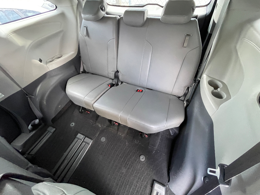 2021 Toyota Sienna image 8