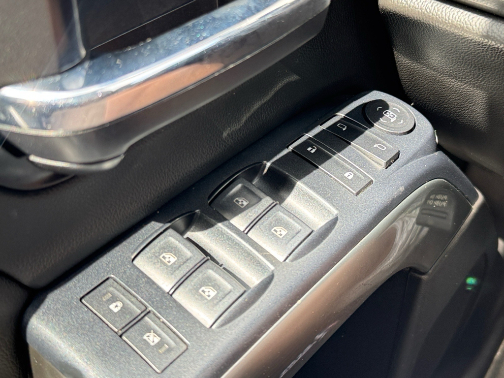 2018 Chevrolet Silverado image 16