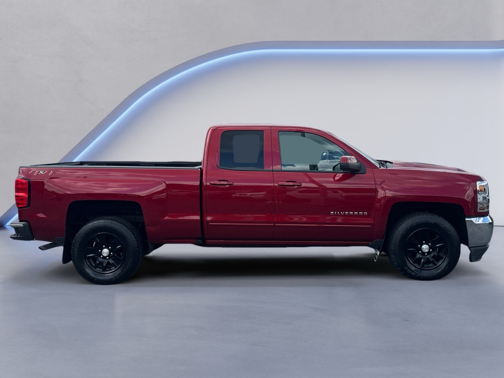 2018 Chevrolet Silverado image 2