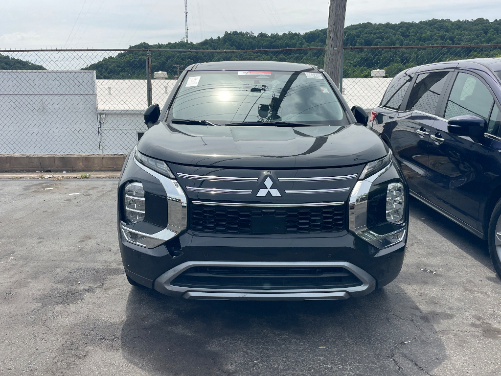 2025 Mitsubishi Outlander image 2