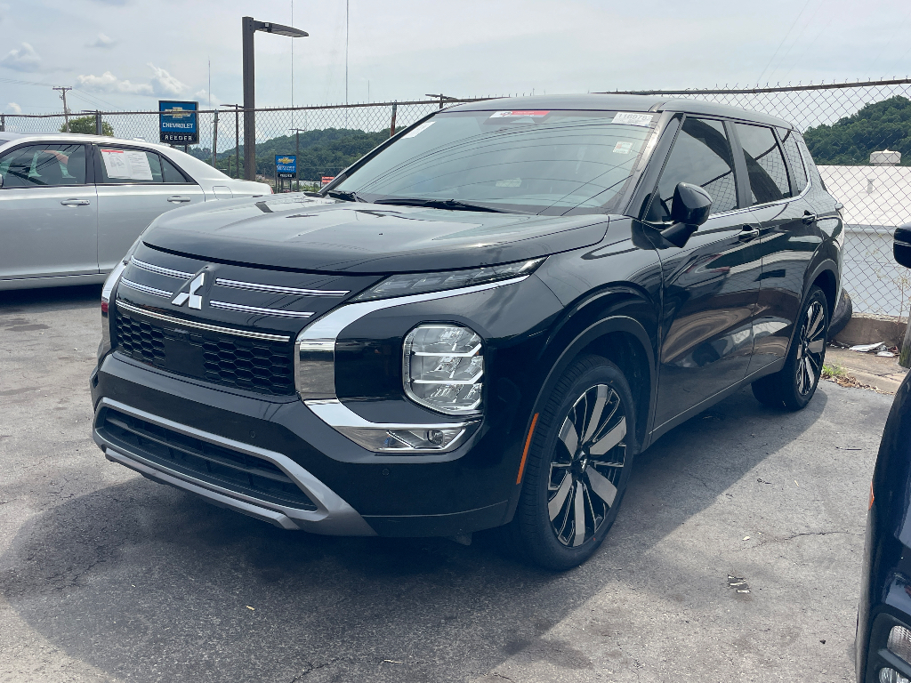 2025 Mitsubishi Outlander image 3