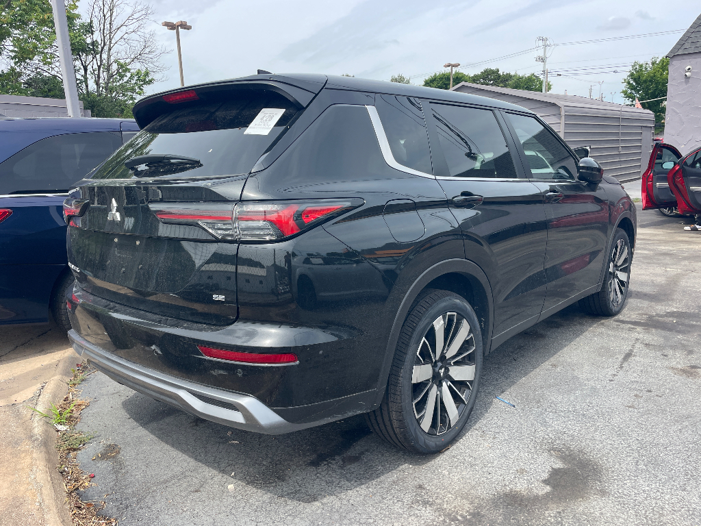 2025 Mitsubishi Outlander image 4