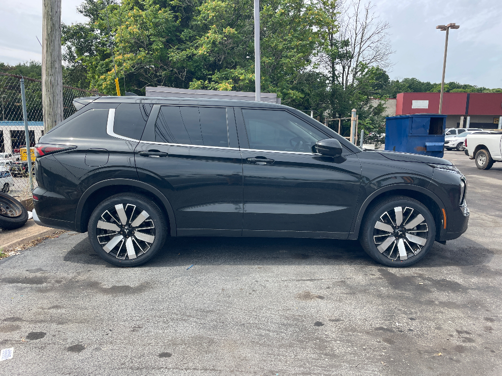 2025 Mitsubishi Outlander image 5
