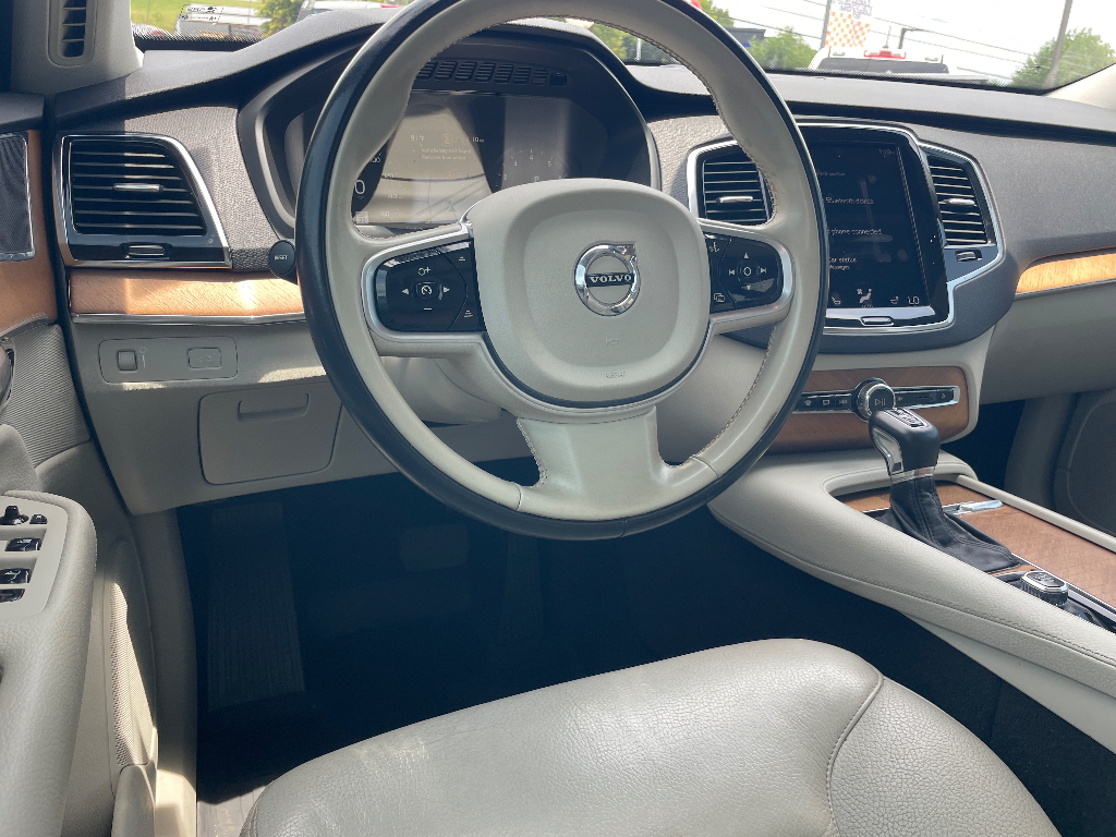 2021 Volvo XC90 image 2