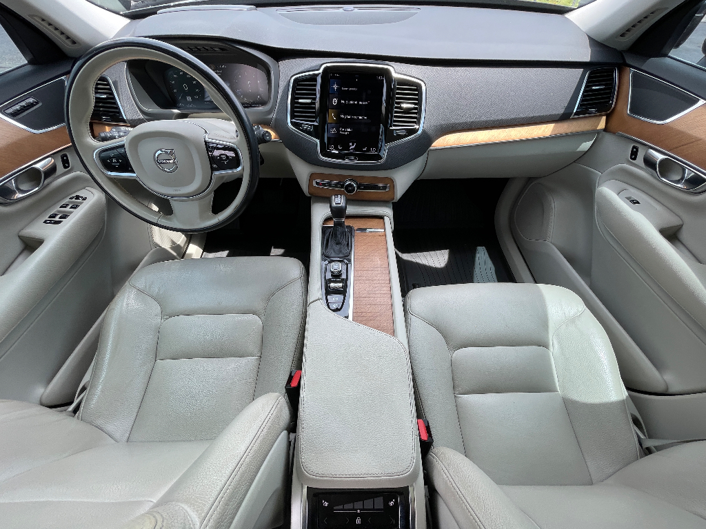 2021 Volvo XC90 image 3