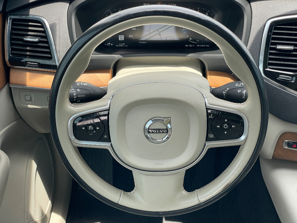 2021 Volvo XC90 image 4