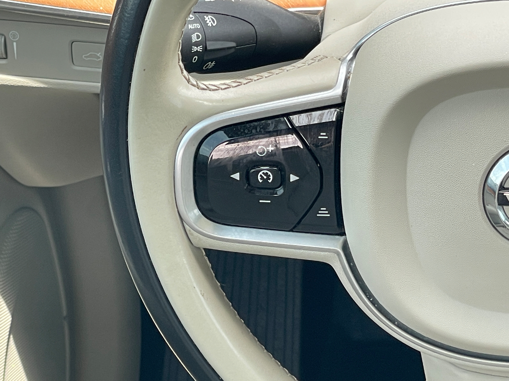 2021 Volvo XC90 image 5