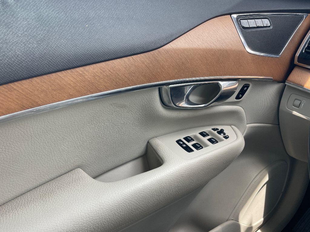2021 Volvo XC90 image 10