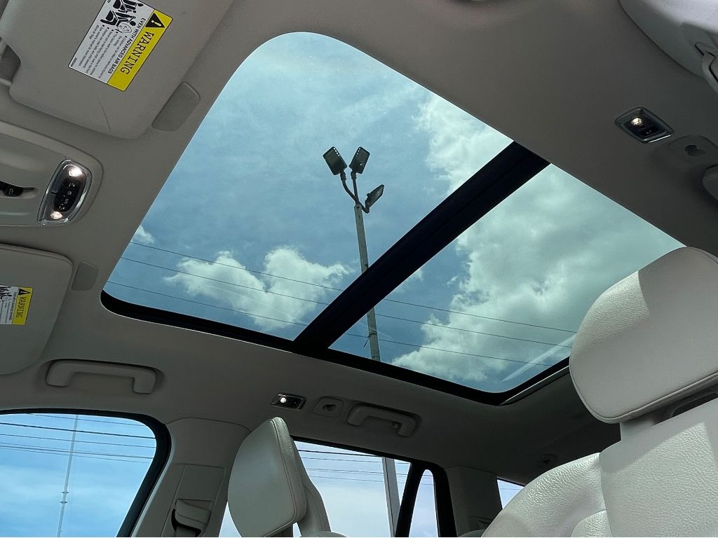 2021 Volvo XC90 image 12