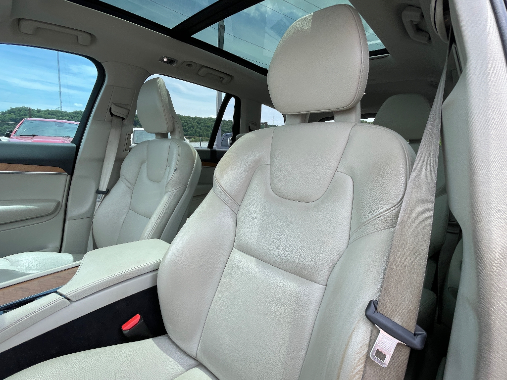2021 Volvo XC90 image 13