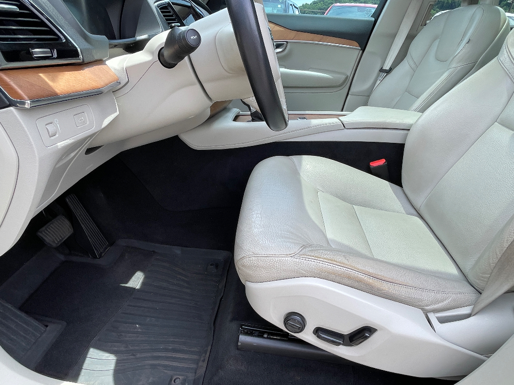 2021 Volvo XC90 image 14