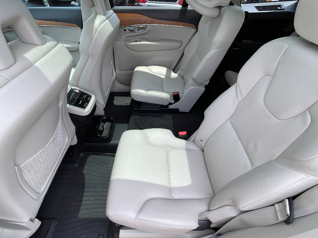 2021 Volvo XC90 image 15