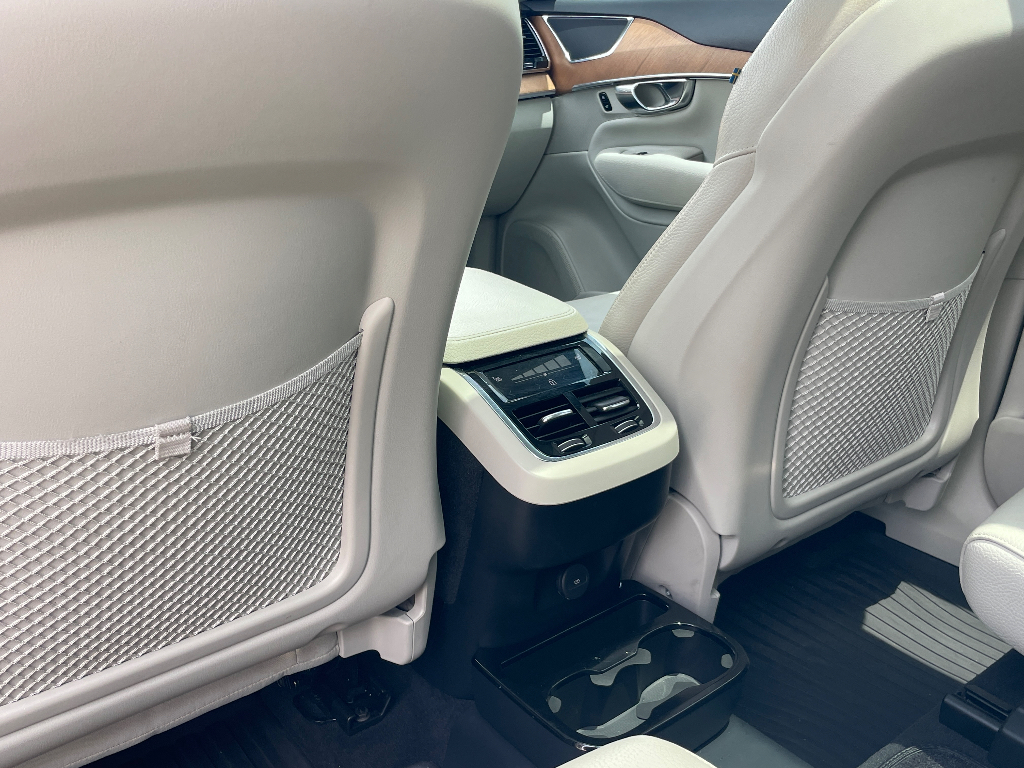 2021 Volvo XC90 image 16