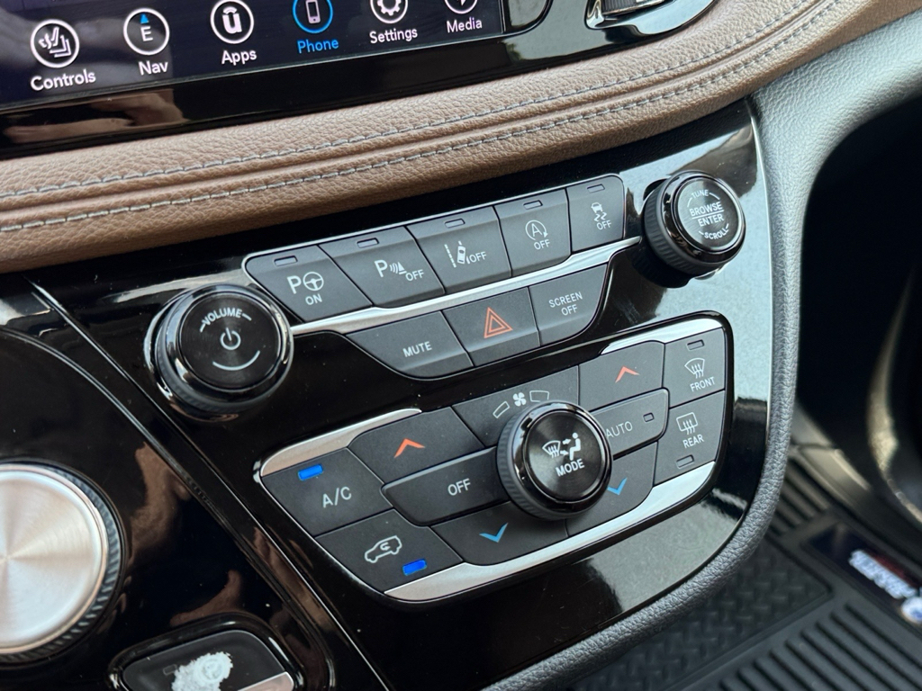 2019 Chrysler Pacifica image 25