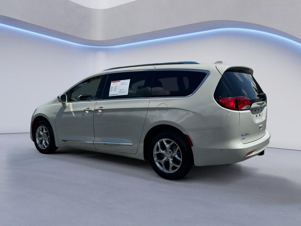 2019 Chrysler Pacifica image 3