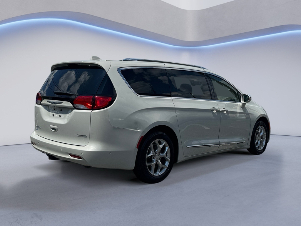 2019 Chrysler Pacifica image 5