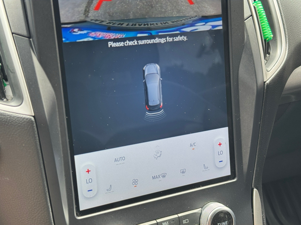 2024 Ford Edge image 21